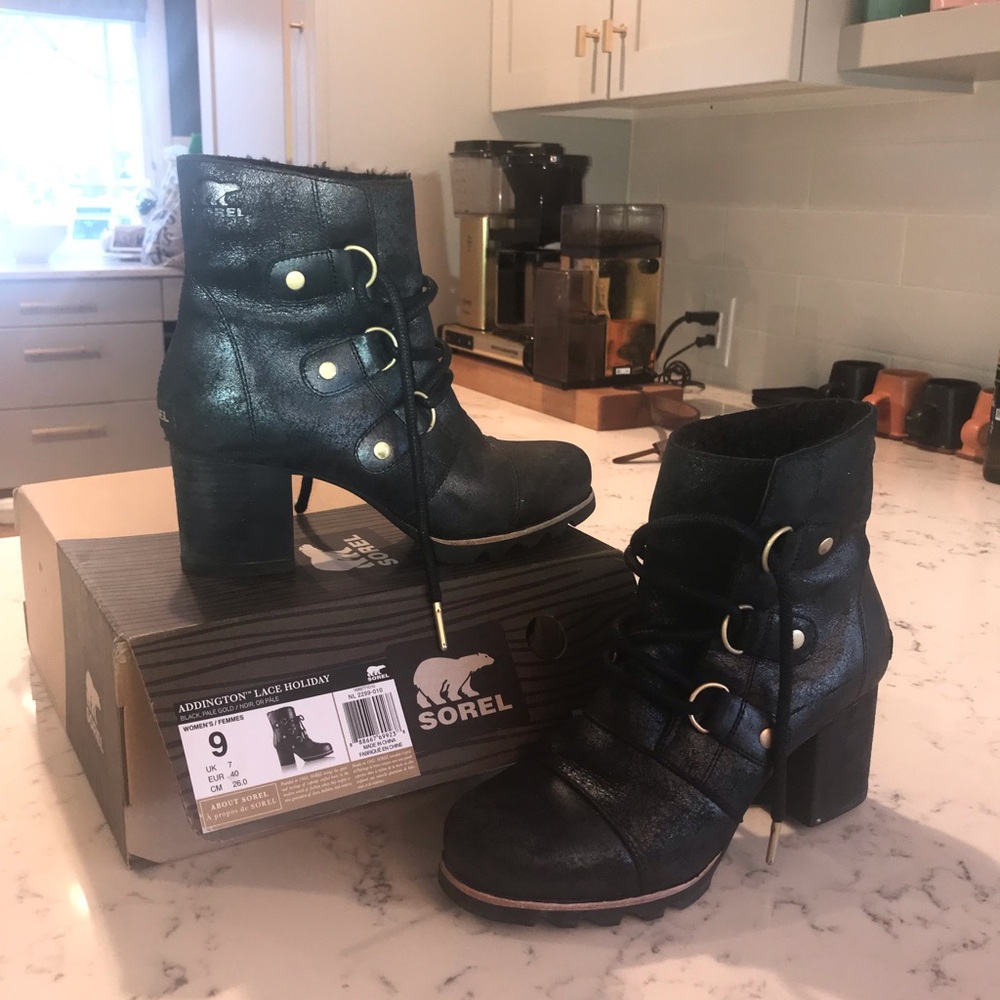 Sorel addington lace “holiday” excellent!!!